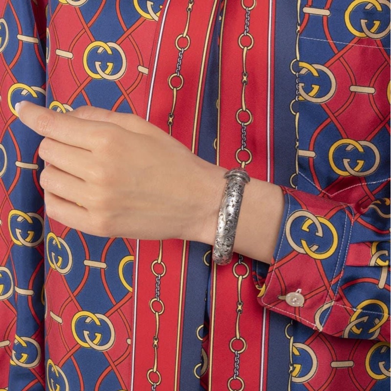 Gucci 仿舊雕花手環-1