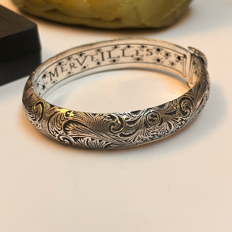 Gucci 仿舊雕花手環-12