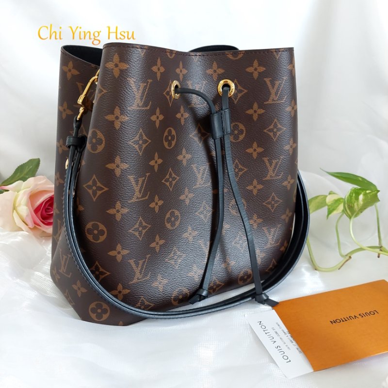 LV M44020🎀現品實拍🎀 經典老花 黑色 水桶包 斜背/肩背包~二手約9成新-1