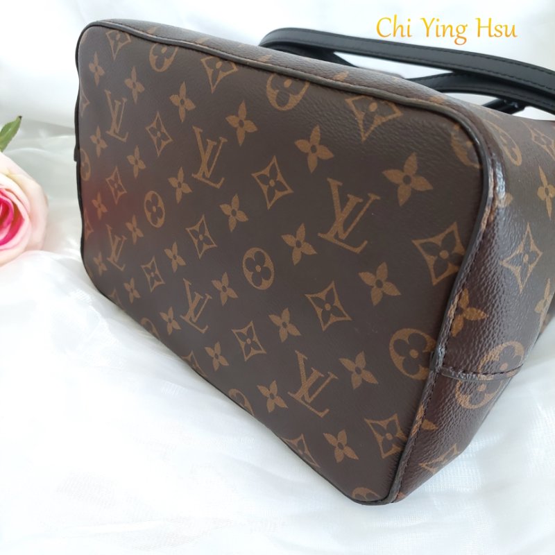 LV M44020🎀現品實拍🎀 經典老花 黑色 水桶包 斜背/肩背包~二手約9成新-9