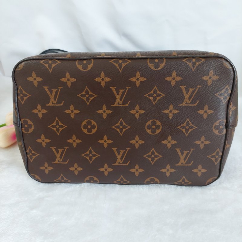 LV M44020🎀現品實拍🎀 經典老花 黑色 水桶包 斜背/肩背包~二手約9成新-15