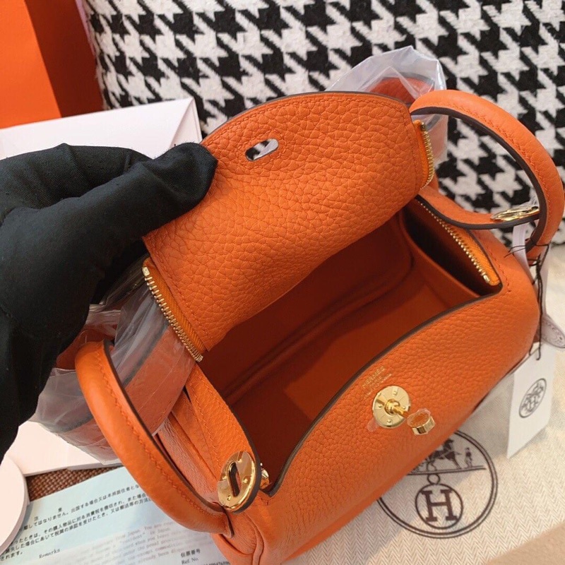 天菜全新大全配✨漢神百貨購證正本Hermes 火紅爆款Mini lindy新色93愛馬仕橘火焰橘搭配金釦2023年最新款-6