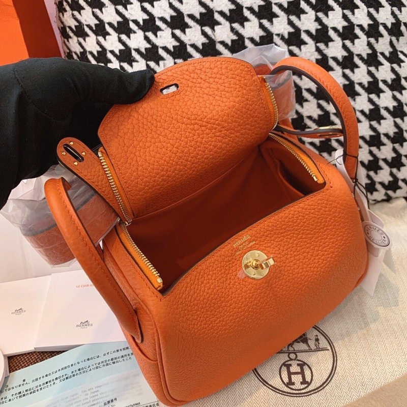 天菜全新大全配✨漢神百貨購證正本Hermes 火紅爆款Mini lindy新色93愛馬仕橘火焰橘搭配金釦2023年最新款-7