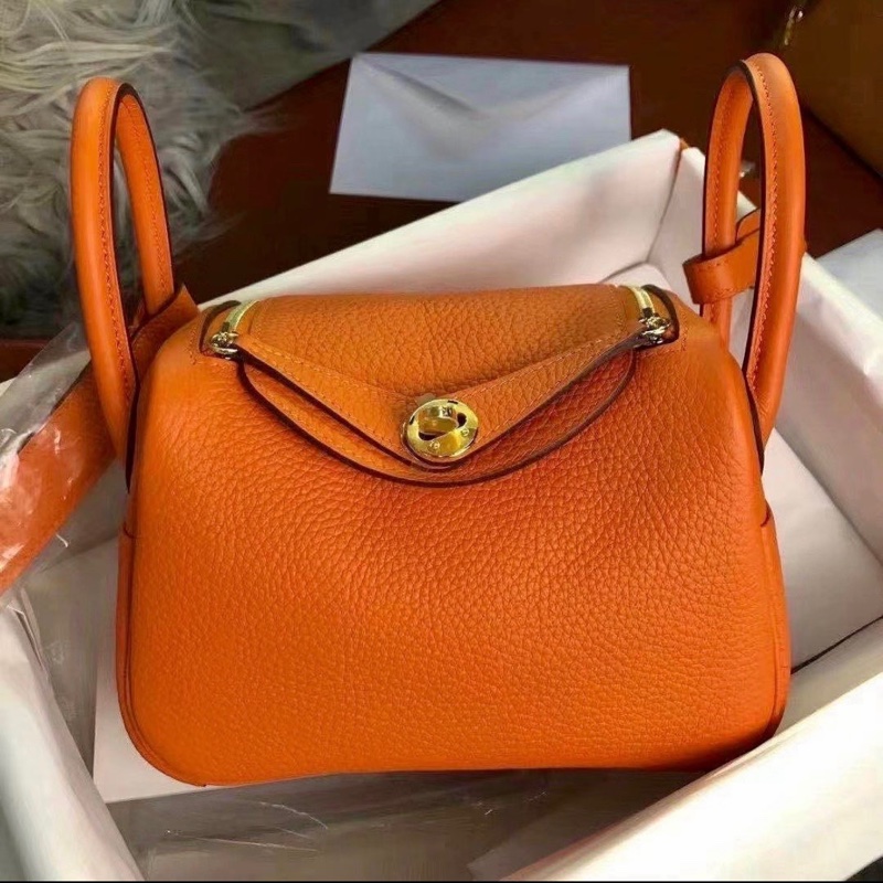 天菜全新大全配✨漢神百貨購證正本Hermes 火紅爆款Mini lindy新色93愛馬仕橘火焰橘搭配金釦2023年最新款-0