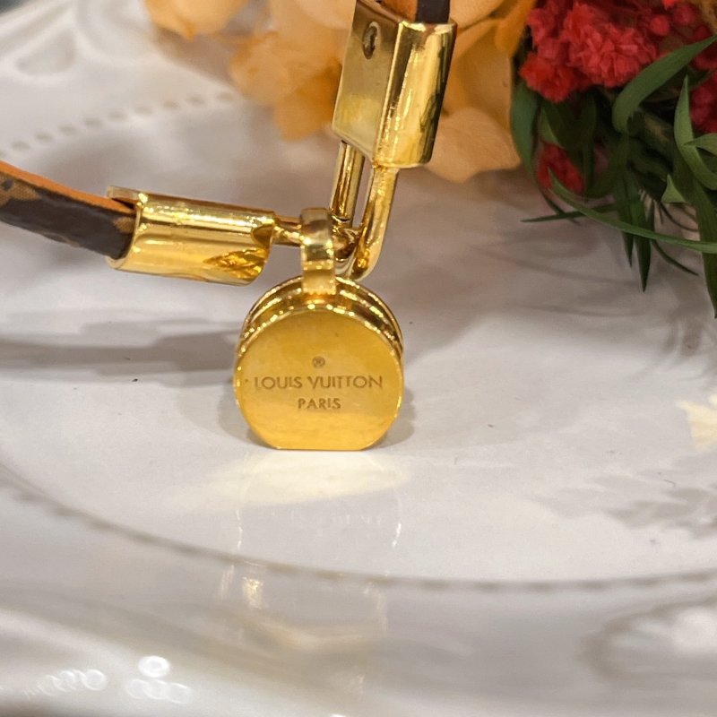 Louis Vuitton LV 字紋Tribute charm 圓餅包造型手環/手鐲/飾品-2