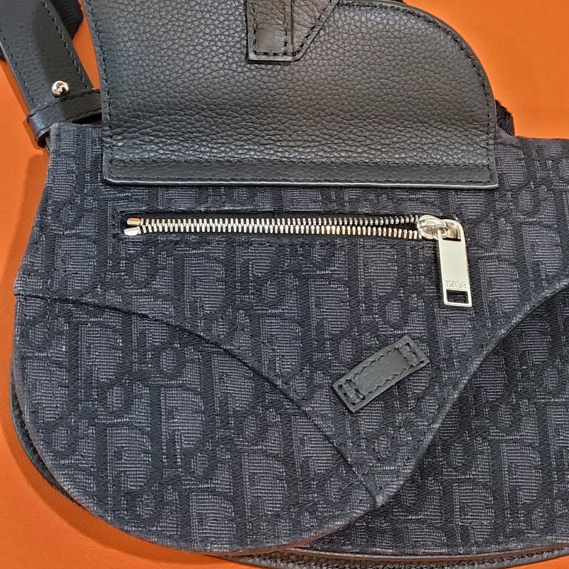 黑色 Dior Oblique 緹花小包 胸包 腰包 SADDLE 小袋 Essentials-2