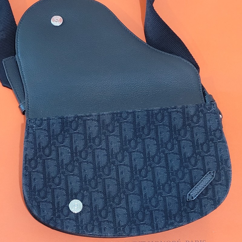 黑色 Dior Oblique 緹花小包 胸包 腰包 SADDLE 小袋 Essentials-3