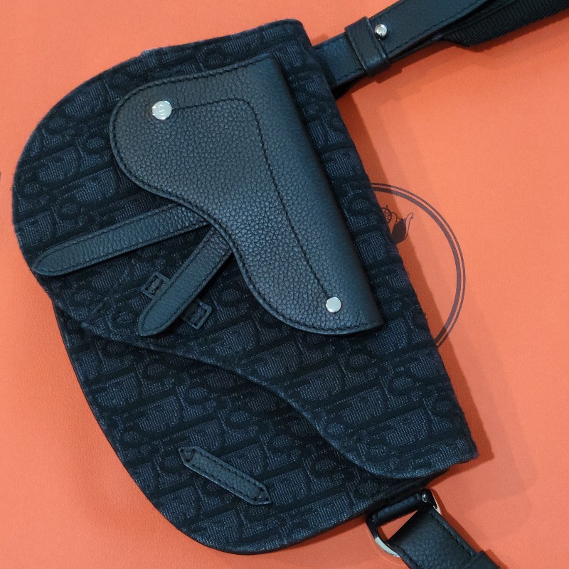 黑色 Dior Oblique 緹花小包 胸包 腰包 SADDLE 小袋 Essentials-4