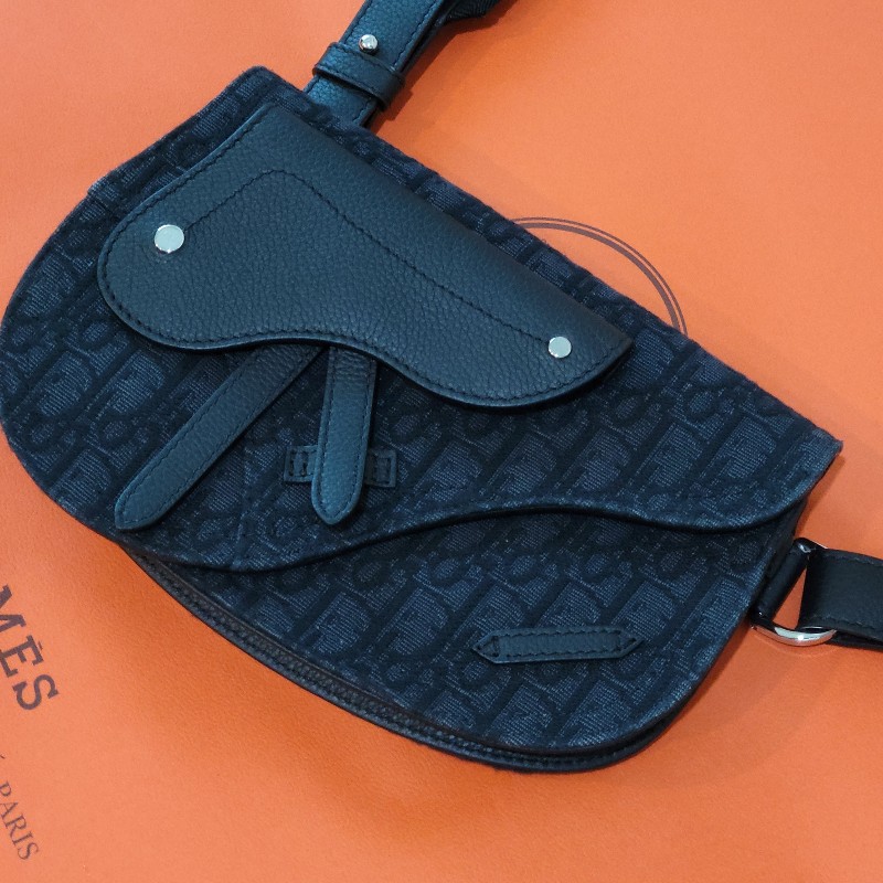 黑色 Dior Oblique 緹花小包 胸包 腰包 SADDLE 小袋 Essentials-5