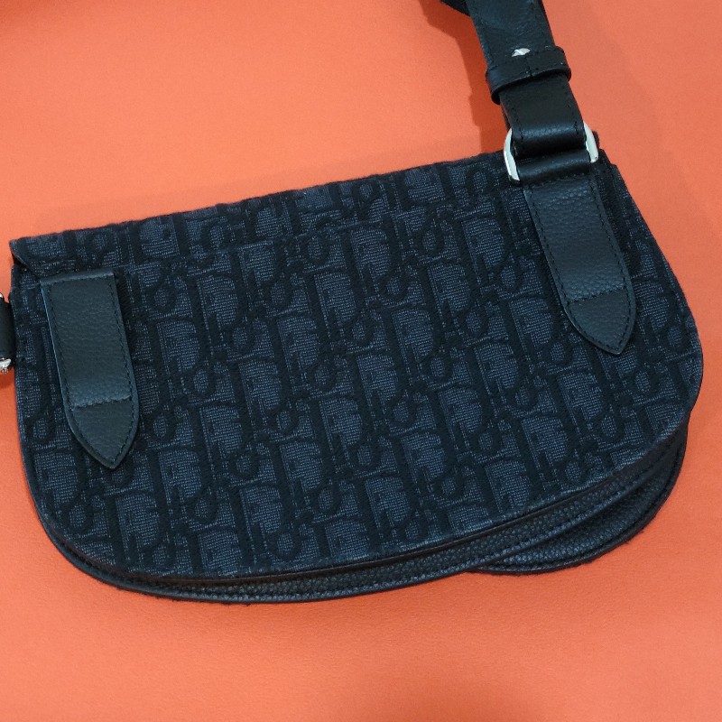 黑色 Dior Oblique 緹花小包 胸包 腰包 SADDLE 小袋 Essentials-7