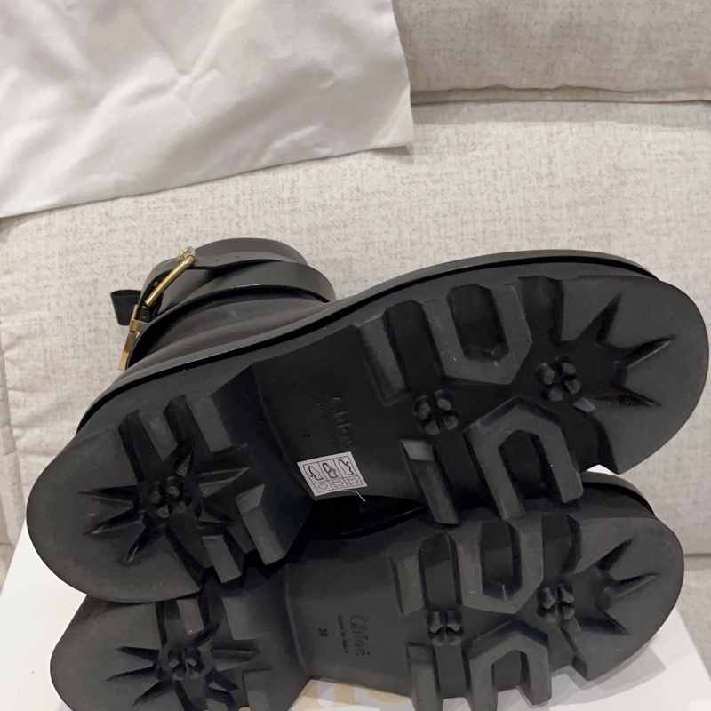 chloe2023的新品黑色綁帶短靴-13