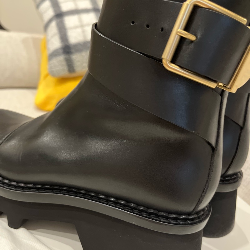 chloe2023的新品黑色綁帶短靴-16