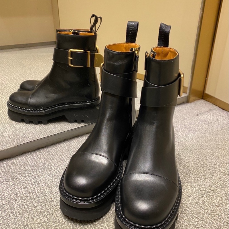 chloe2023的新品黑色綁帶短靴-0