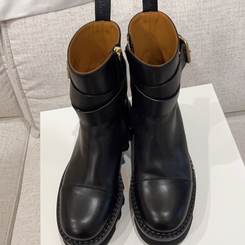 chloe2023的新品黑色綁帶短靴-2