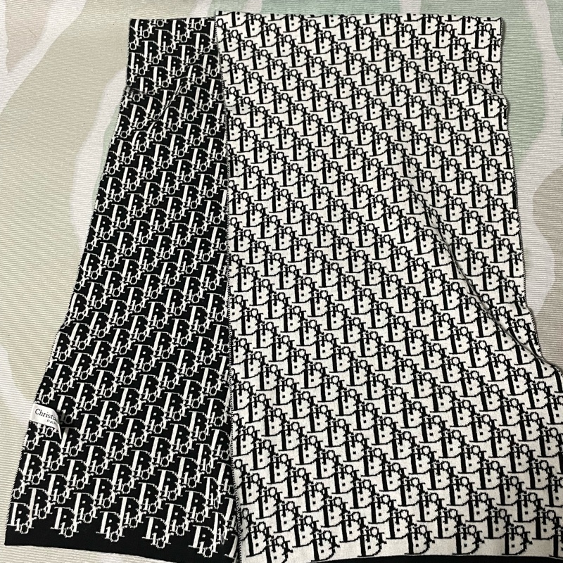 Christian Dior 經典黑白logo雙面100%羊毛圍巾披肩-4