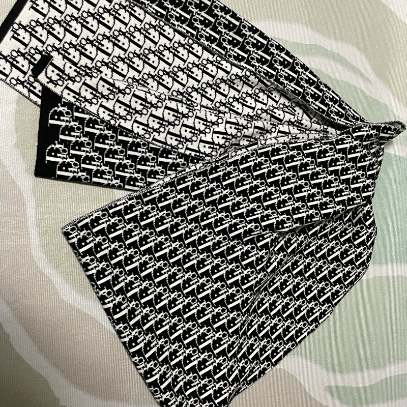 Christian Dior 經典黑白logo雙面100%羊毛圍巾披肩-8