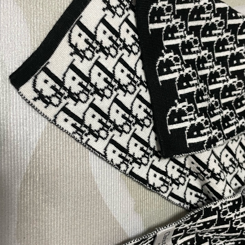 Christian Dior 經典黑白logo雙面100%羊毛圍巾披肩-11
