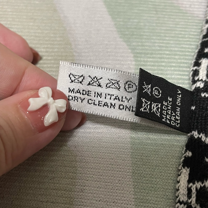 Christian Dior 經典黑白logo雙面100%羊毛圍巾披肩-14