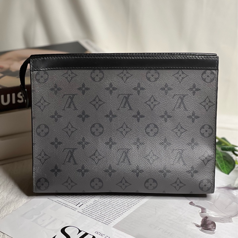 LV 灰黑武士 手拿包 《最新晶片款》-1