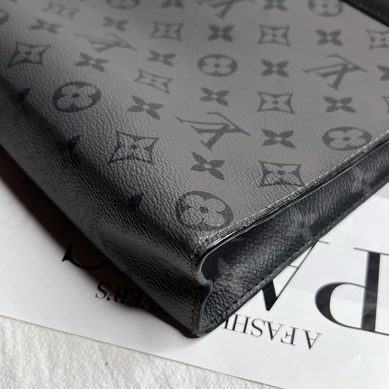 LV 灰黑武士 手拿包 《最新晶片款》-7