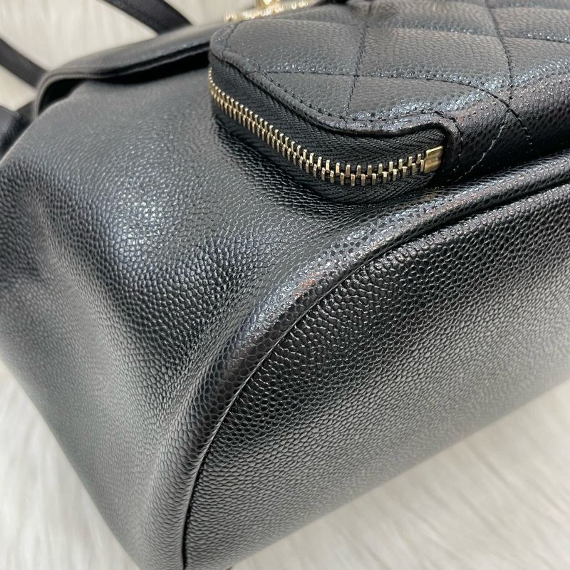 Chanel 經典黑金荔枝皮Affinity迷你後背包*-5