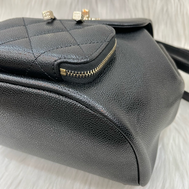 Chanel 經典黑金荔枝皮Affinity迷你後背包*-6