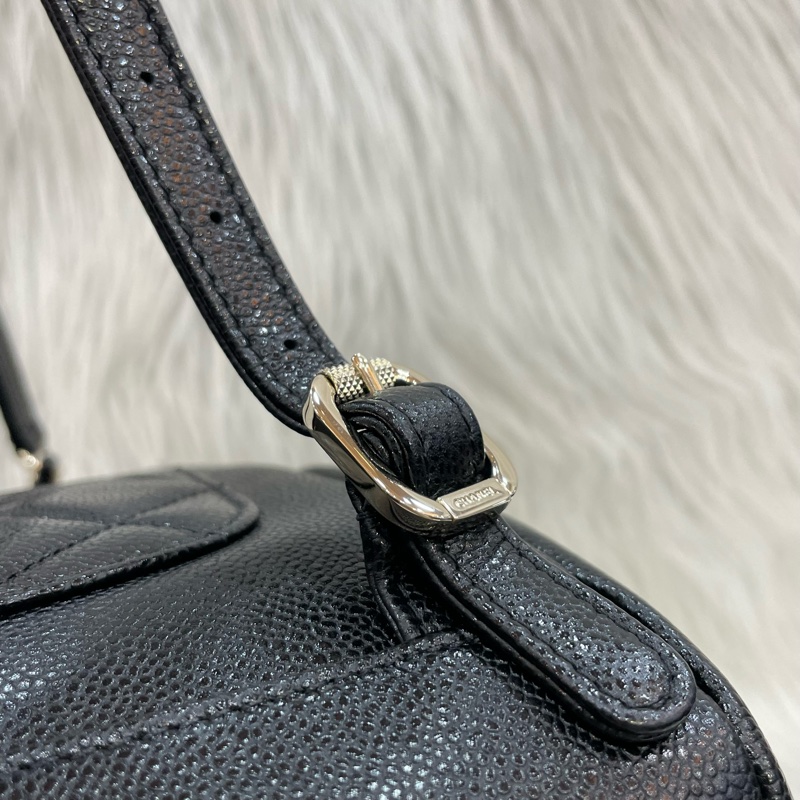 Chanel 經典黑金荔枝皮Affinity迷你後背包*-10