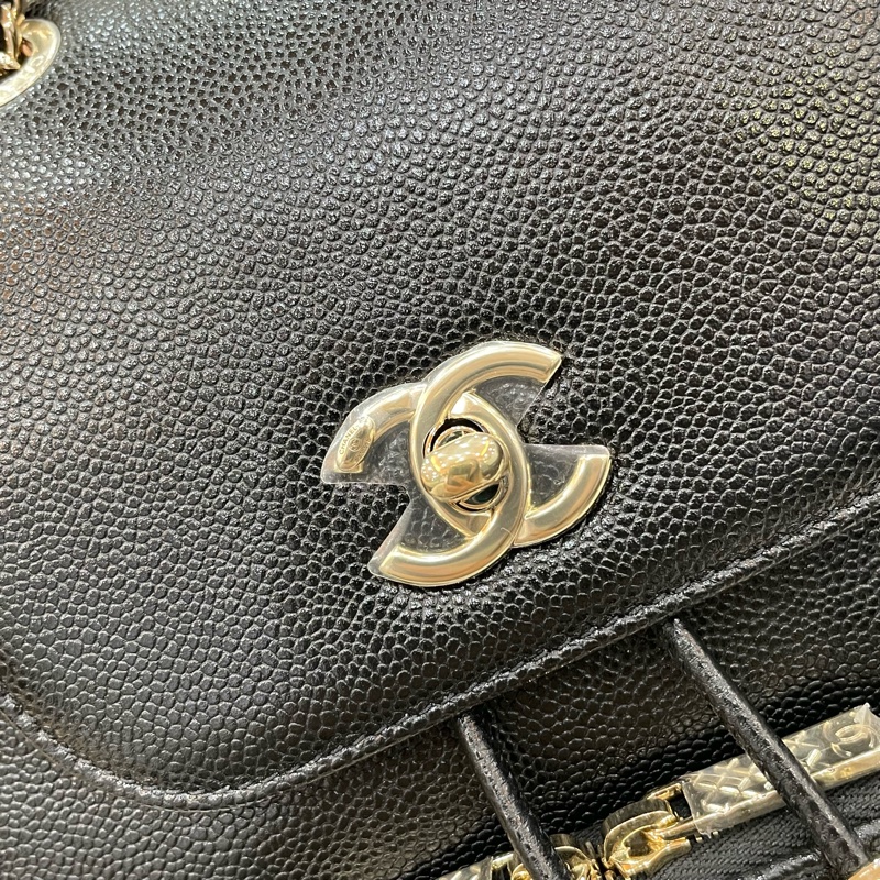 Chanel 經典黑金荔枝皮Affinity迷你後背包*-12