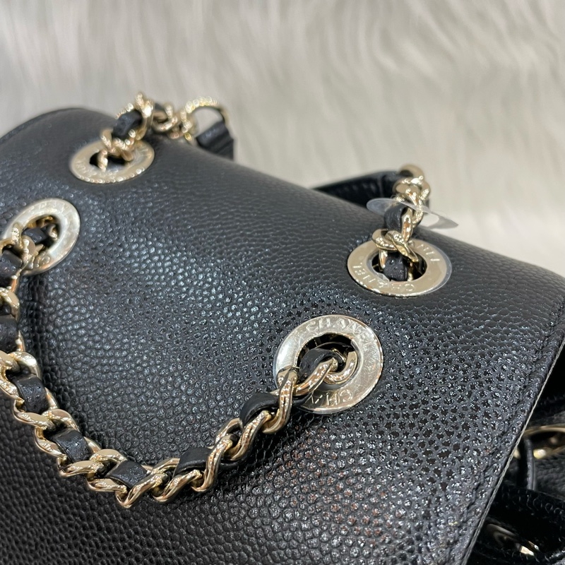 Chanel 經典黑金荔枝皮Affinity迷你後背包*-14
