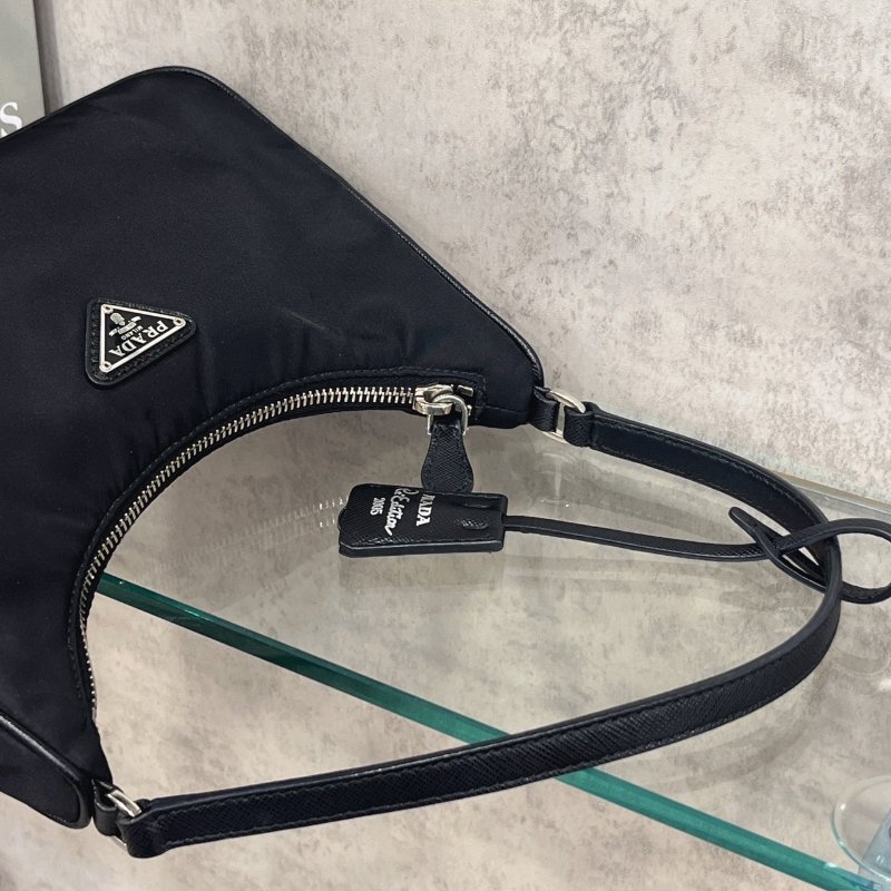 PRADA 黑色 尼龍材質HOBO腋下包/肩背包/手提包-7