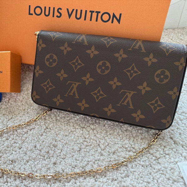 全新❤️LV WOC 鏈帶包❤️-12