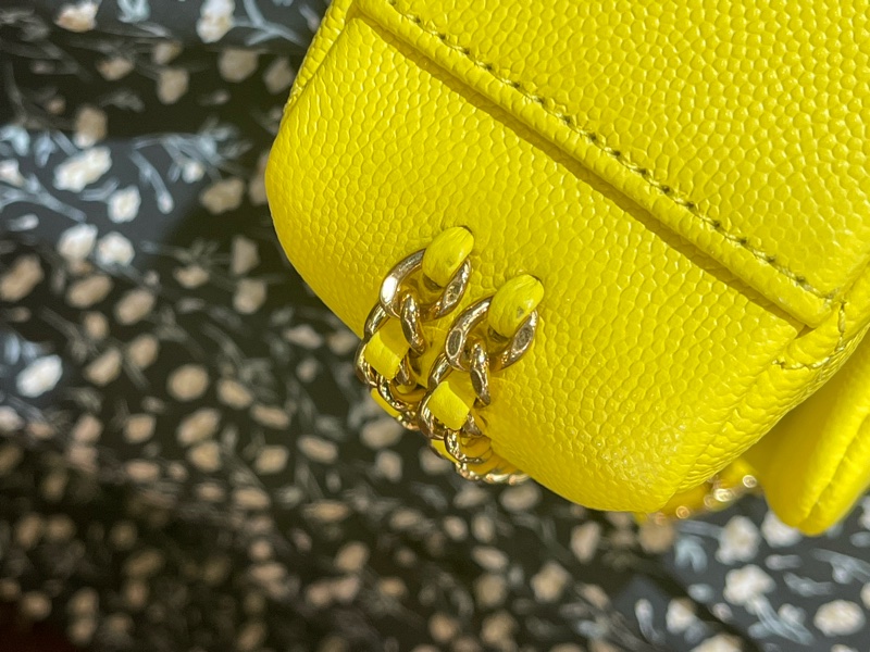 新款香奈兒23C檸檬黃🍋荔枝皮金釦 魚子醬紋mini COCO /23C Neon Yellow Caviar Coco Mini Flap Bag-13