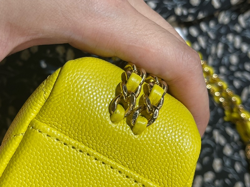 新款香奈兒23C檸檬黃🍋荔枝皮金釦 魚子醬紋mini COCO /23C Neon Yellow Caviar Coco Mini Flap Bag-14