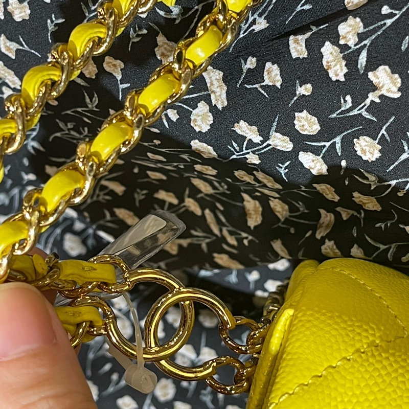 新款香奈兒23C檸檬黃🍋荔枝皮金釦 魚子醬紋mini COCO /23C Neon Yellow Caviar Coco Mini Flap Bag-31