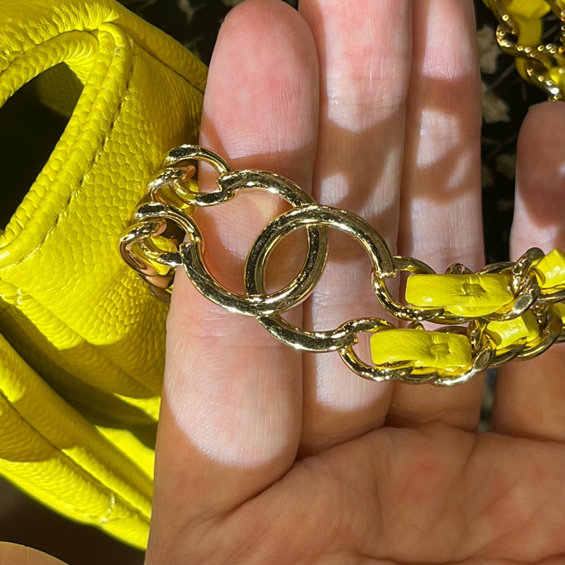 新款香奈兒23C檸檬黃🍋荔枝皮金釦 魚子醬紋mini COCO /23C Neon Yellow Caviar Coco Mini Flap Bag-32