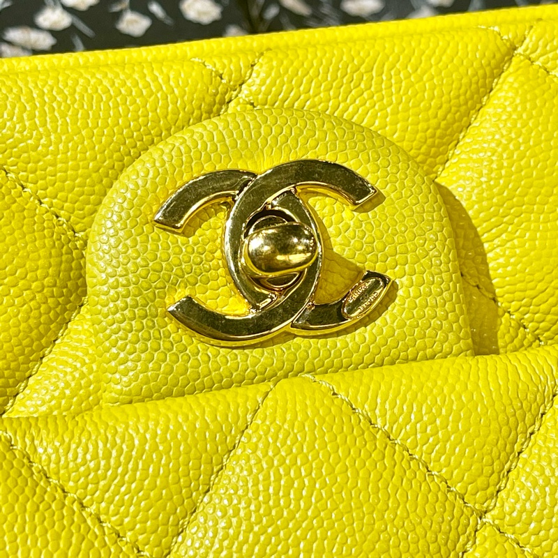 新款香奈兒23C檸檬黃🍋荔枝皮金釦 魚子醬紋mini COCO /23C Neon Yellow Caviar Coco Mini Flap Bag-29