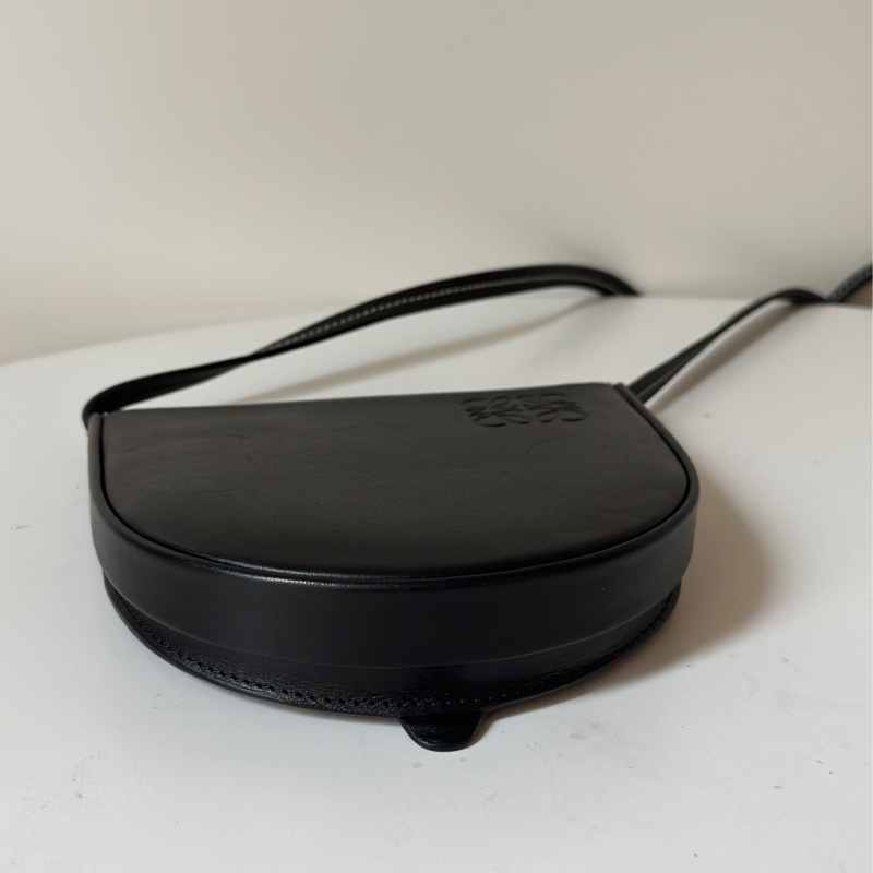 Loewe heel 黑色斜背包-1