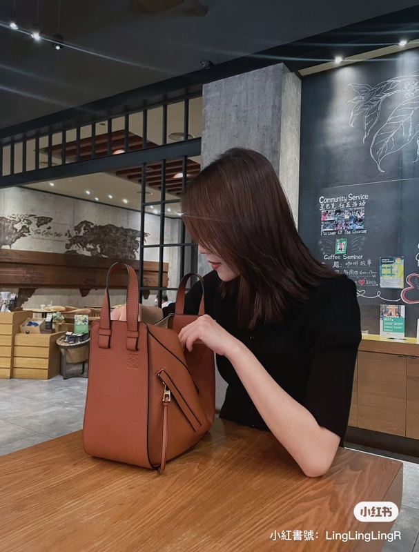 近全新 Loewe hammock 吊床包 small 小尺寸 荔枝 牛皮-6