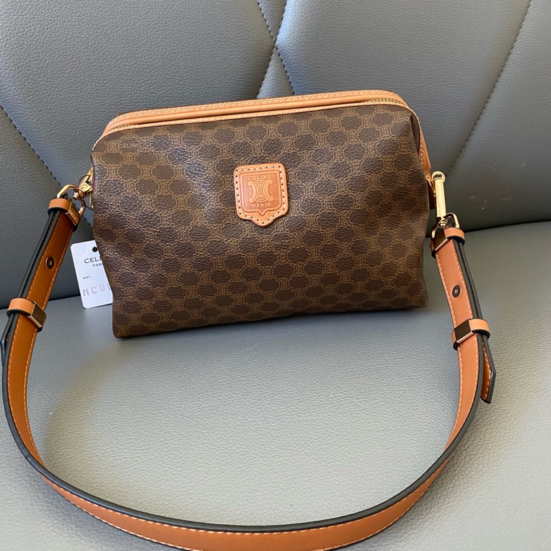 全新未使用的閒置品 Celine vintage焦糖棕雲朵包手拿斜背包-2