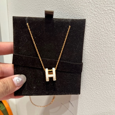 HERMES 經典Pop H立體簍空橢圓LOGO項鍊(金-白)