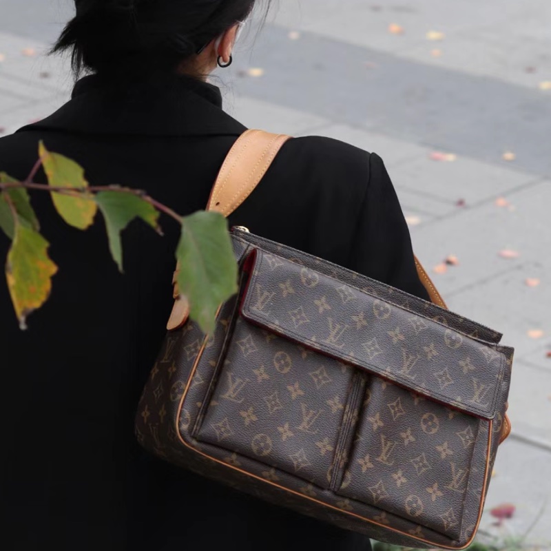 Lv中款駱駝包-11