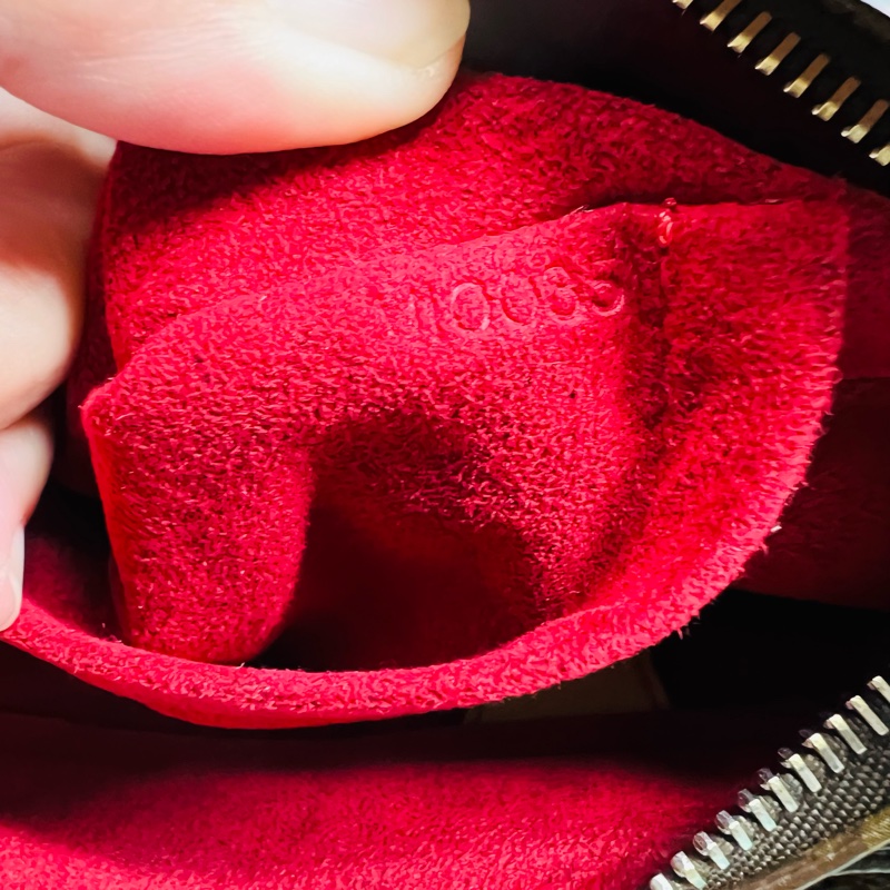 Lv中款駱駝包-13