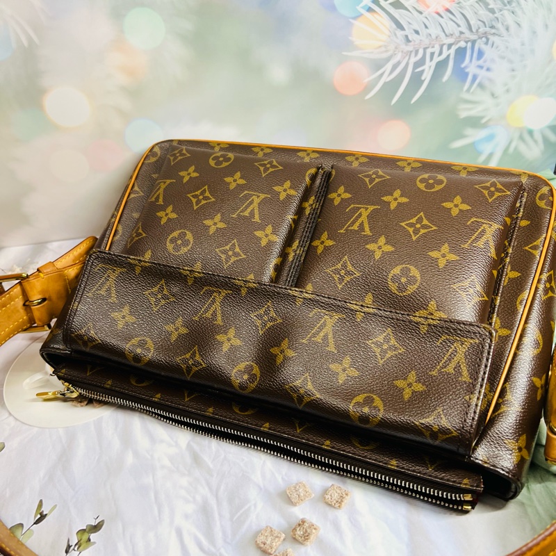 Lv中款駱駝包-17