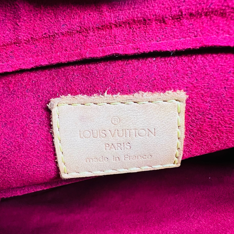 Lv中款駱駝包-18