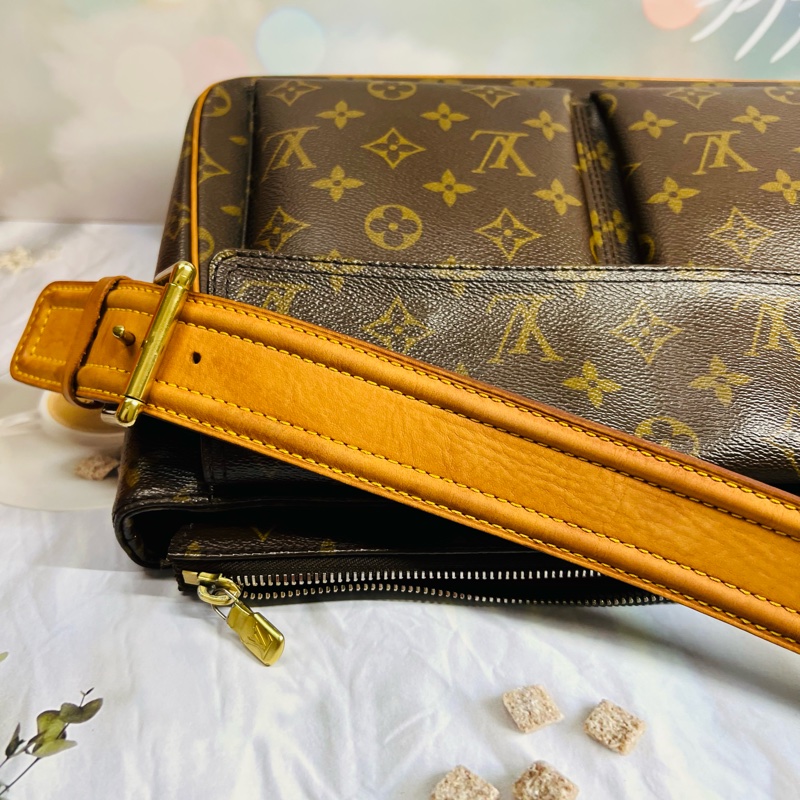 Lv中款駱駝包-21