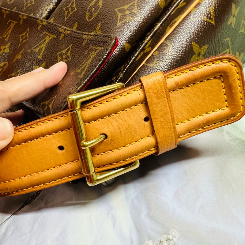 Lv中款駱駝包-24