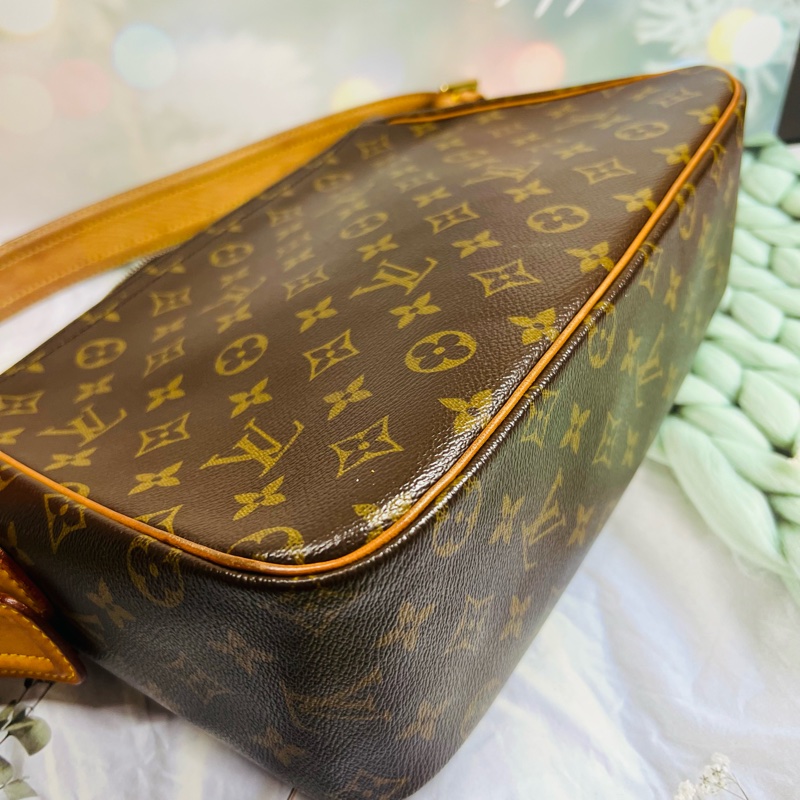 Lv中款駱駝包-27