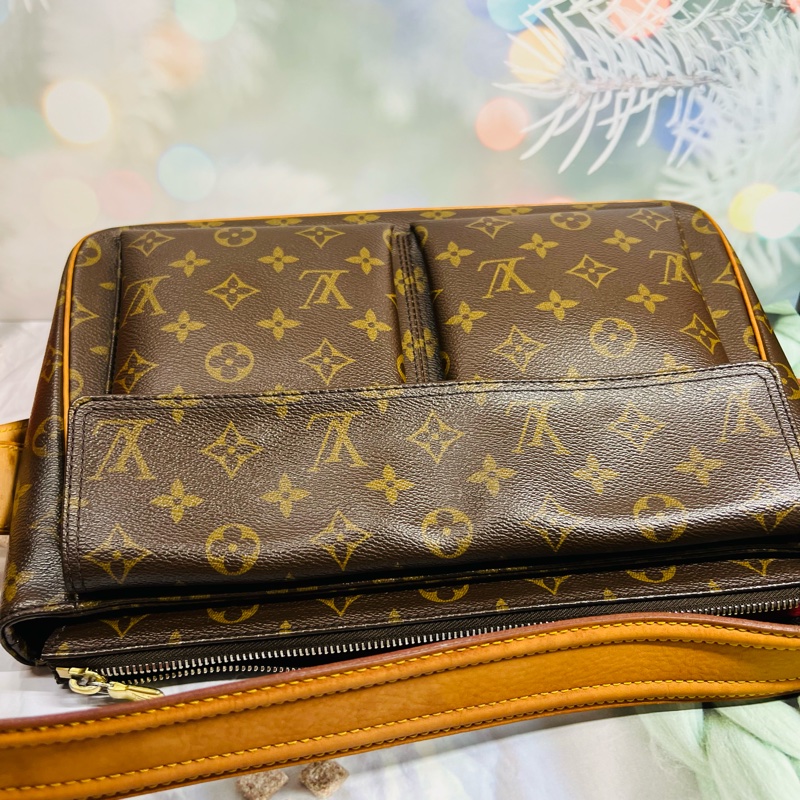 Lv中款駱駝包-28