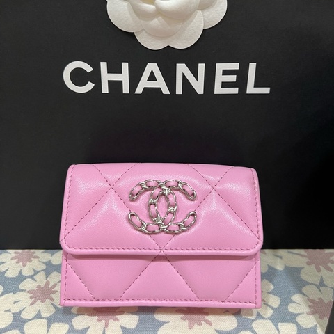 [全新]CHANEL 香奈兒19菱格紋小羊皮短夾-粉色/銀釦