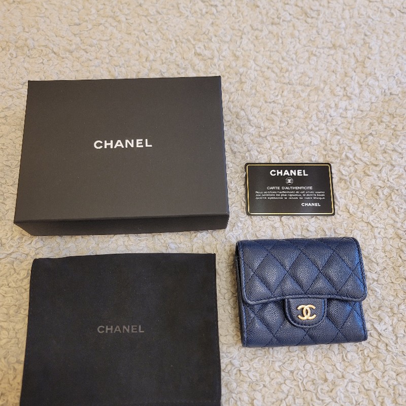 (保留中)Chanel 香奈兒 CF牛皮三折錢包 短夾-0